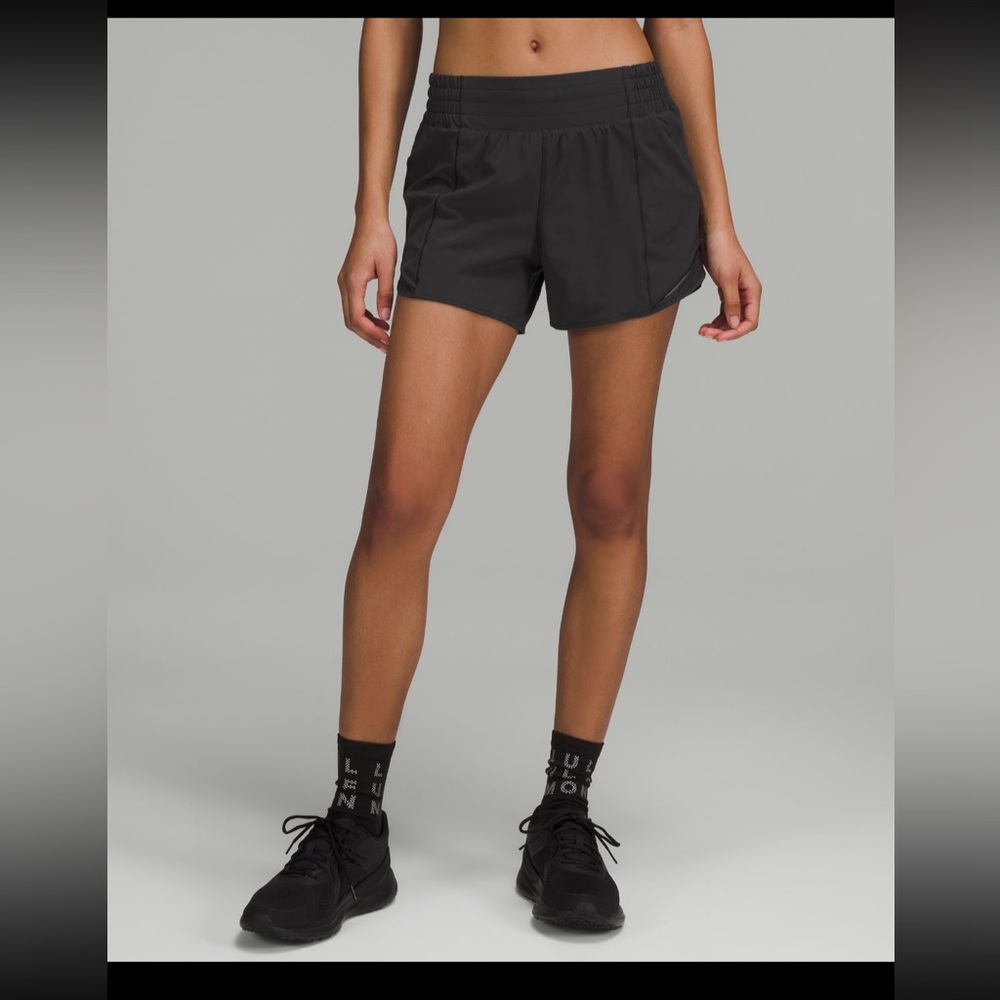 Brand NWOT Lululemon High Rise Hotty Hot Shorts 4” Size 10